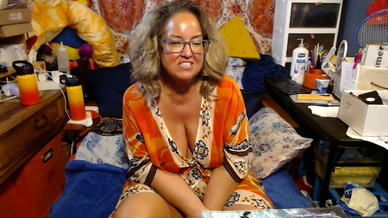 ClaudiaMidwestWife's Streamate show and profile