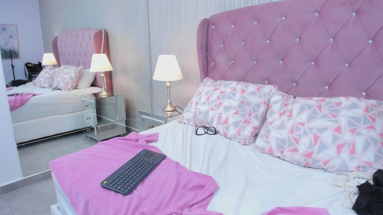 TaniaBroke's Streamate show and profile