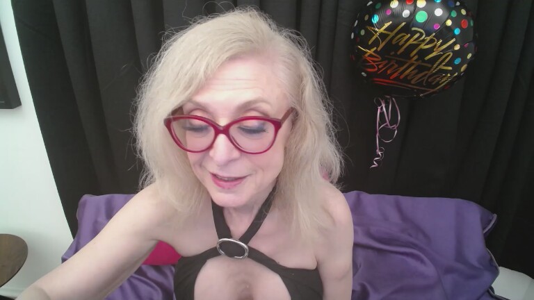 NinaHartley's Streamate show and profile