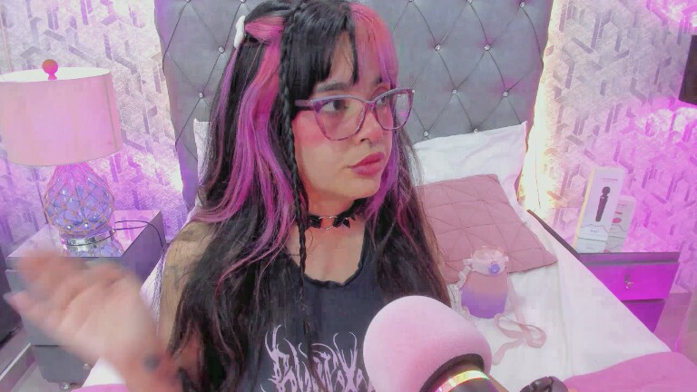 MaddyeWaves's Streamate show and profile