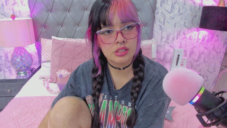 MaddyeWaves's Streamate show and profile