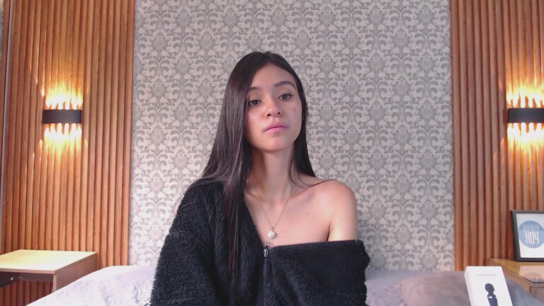 Charlotte_18's Streamate show and profile