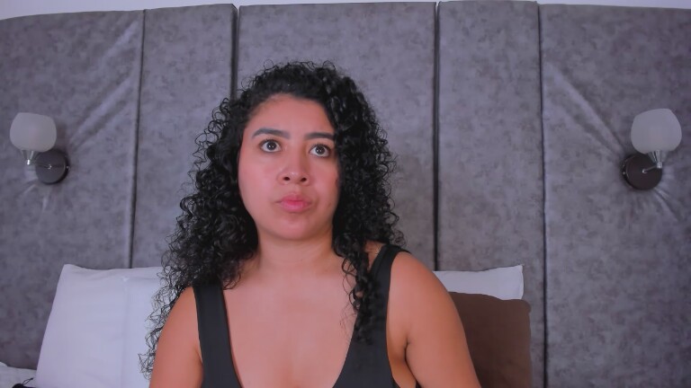 Tharaa24's Streamate show and profile