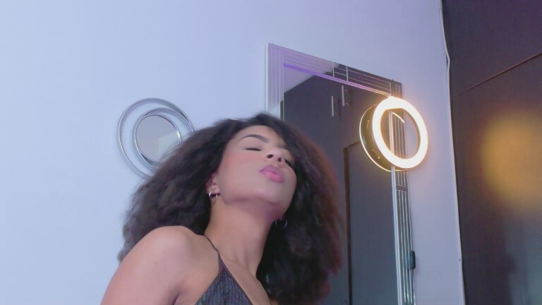 MirandaYong's Streamate show and profile