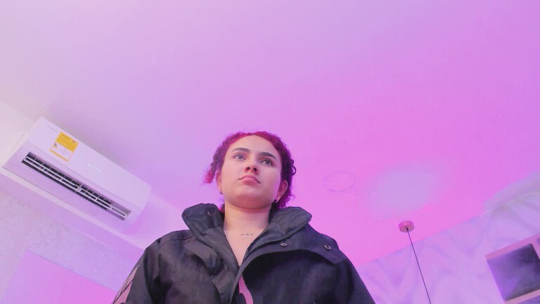 HollyJhonson's Streamate show and profile