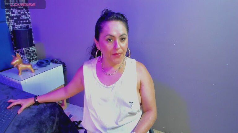 hannymilf's Streamate show and profile