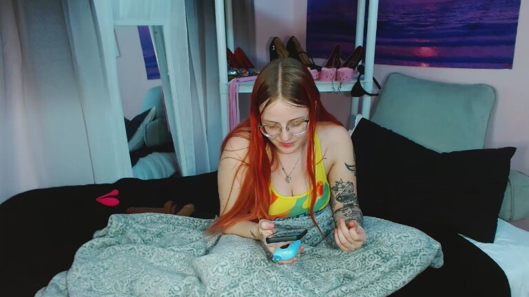 FoxyLilly's Streamate show and profile