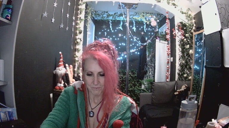 SkySparks's Streamate show and profile