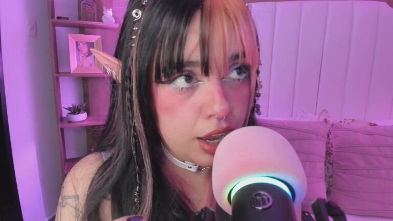 MaddieWaves's Streamate show and profile