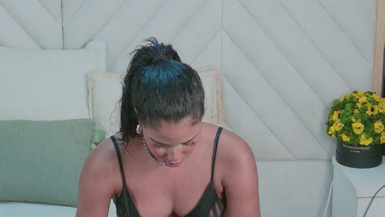 KarinaSanz's Streamate show and profile