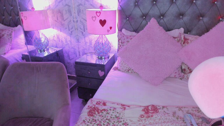 MaddieWaves's Streamate show and profile