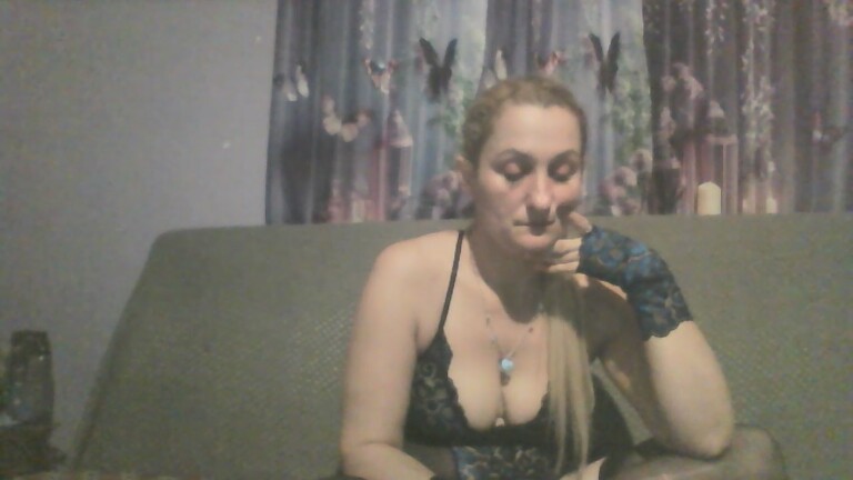 RANNIYA's Streamate show and profile