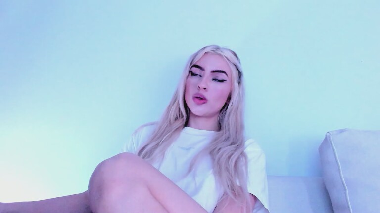 AuroraRuiz's Streamate show and profile