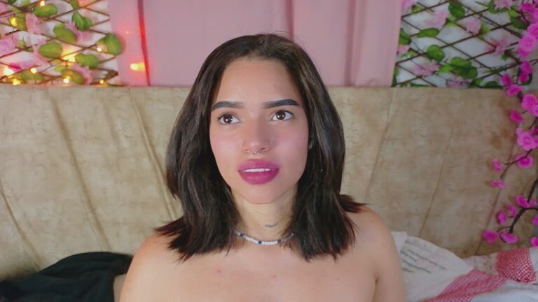 Lara_Gil21's Streamate show and profile