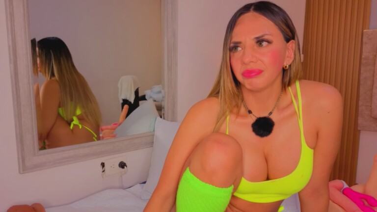 laiamilf's Streamate show and profile