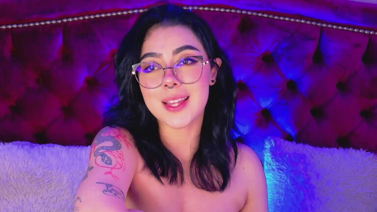 TaniaRedd's Streamate show and profile