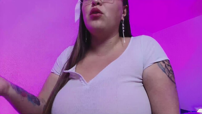 Emma_Sanin's Streamate show and profile