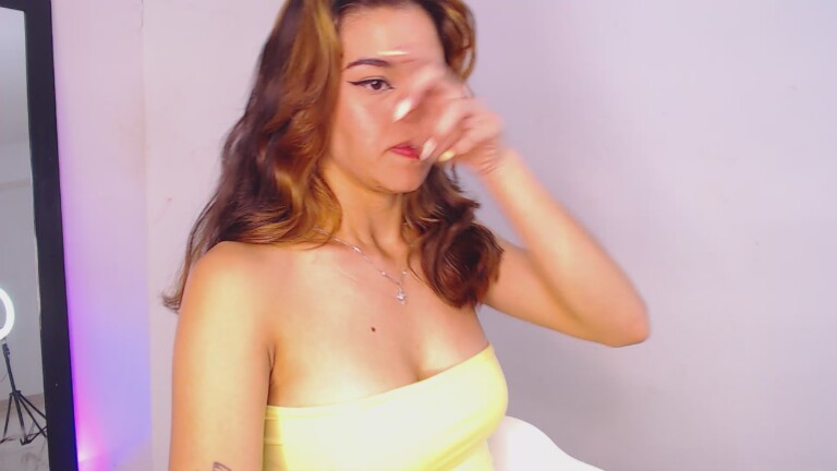 MIA_JHONNSON's Streamate show and profile