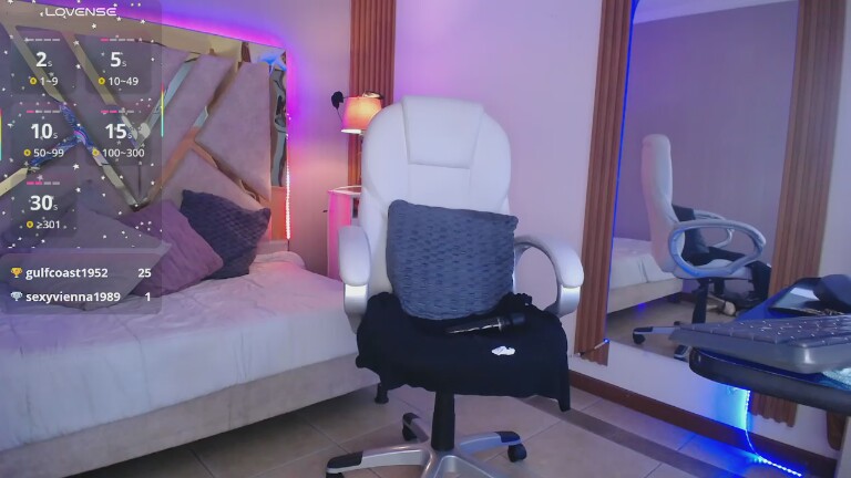 Alexxa_Moon's Streamate show and profile