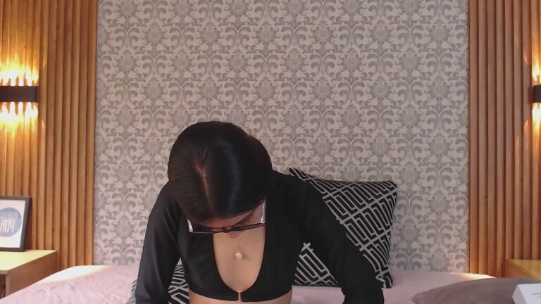 Charlotte_18's Streamate show and profile