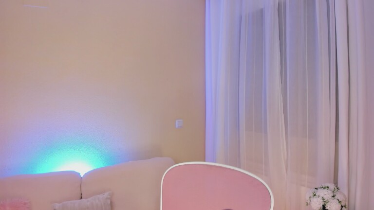 innasantos's Streamate show and profile