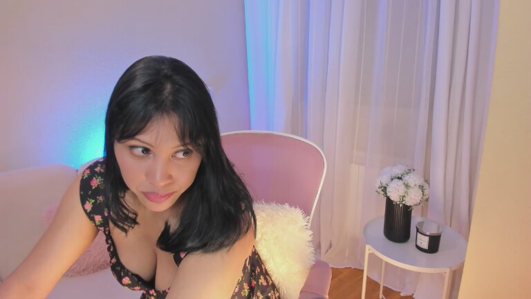 innasantos's Streamate show and profile