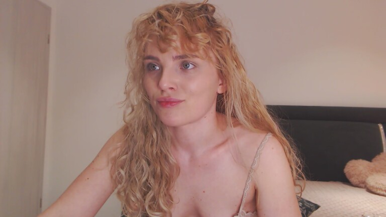 EVYE's Streamate show and profile