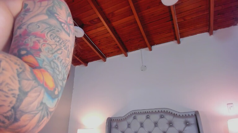 NiaMoon's Streamate show and profile